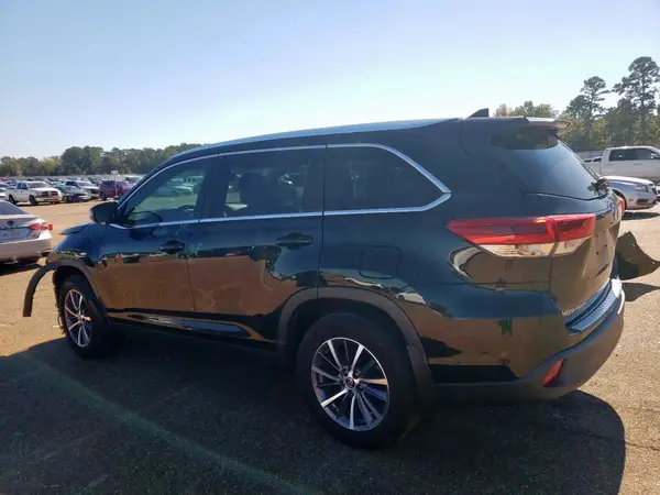 5TDKZRFH3KS559820 2019 TOYOTA HIGHLANDER - Image 2