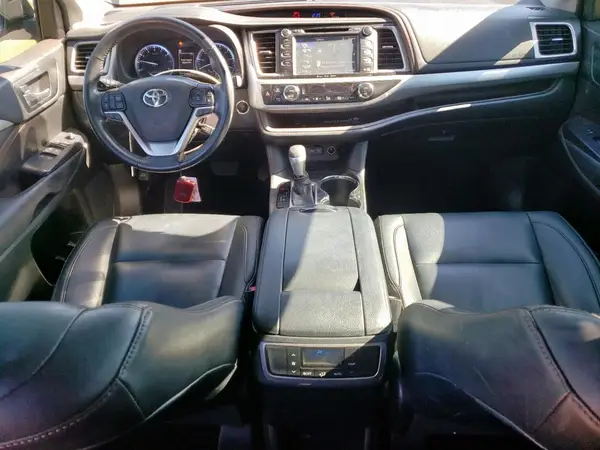 5TDKZRFH3KS559820 2019 TOYOTA HIGHLANDER - Image 8
