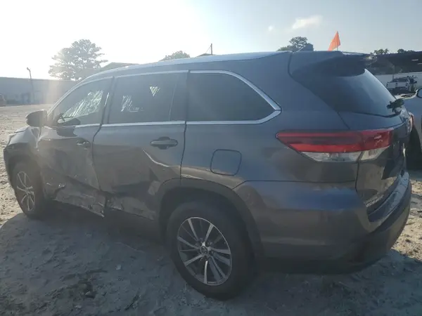 5TDKZRFH3KS562572 2019 TOYOTA HIGHLANDER - Image 2