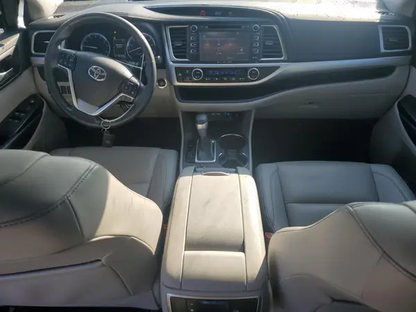 5TDKZRFH3KS562572 2019 TOYOTA HIGHLANDER - Image 8