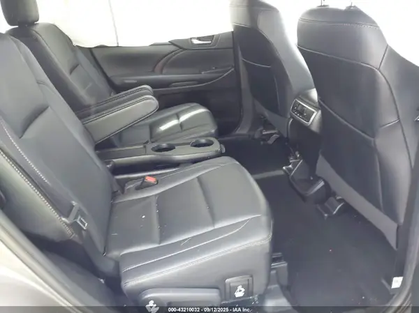 5TDKZRFH3KS563740 2019 TOYOTA HIGHLANDER - Image 8