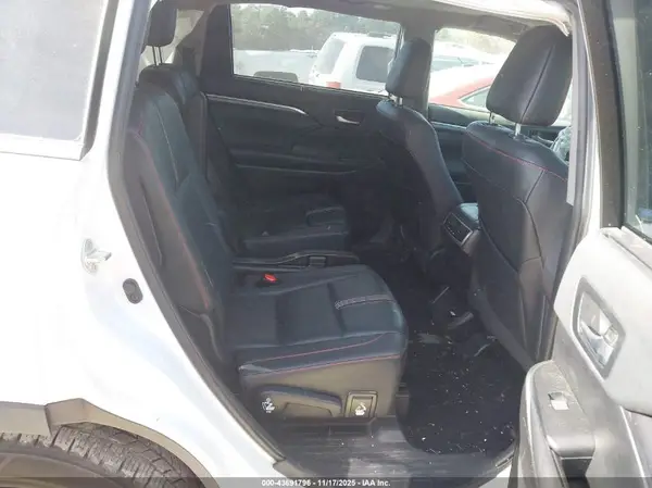 5TDKZRFH3KS565438 2019 TOYOTA HIGHLANDER - Image 8