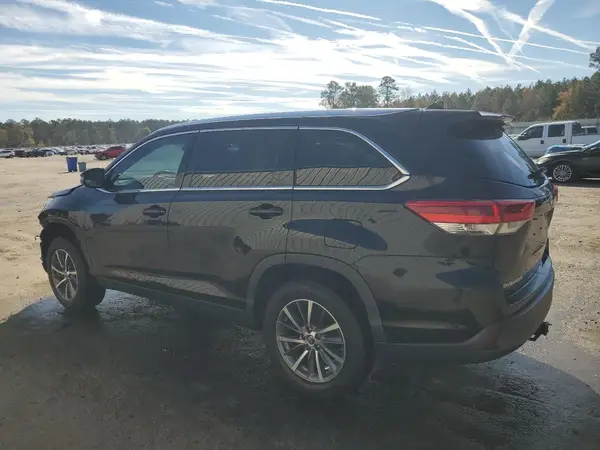 5TDKZRFH3KS565715 2019 TOYOTA HIGHLANDER - Image 2