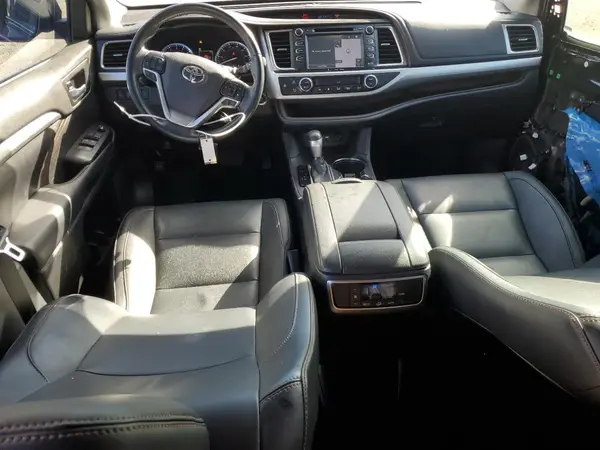 5TDKZRFH3KS565715 2019 TOYOTA HIGHLANDER - Image 8