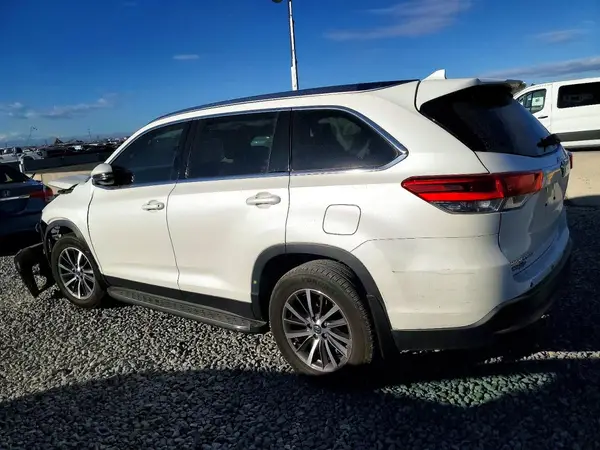 5TDKZRFH3KS566752 2019 TOYOTA HIGHLANDER - Image 2