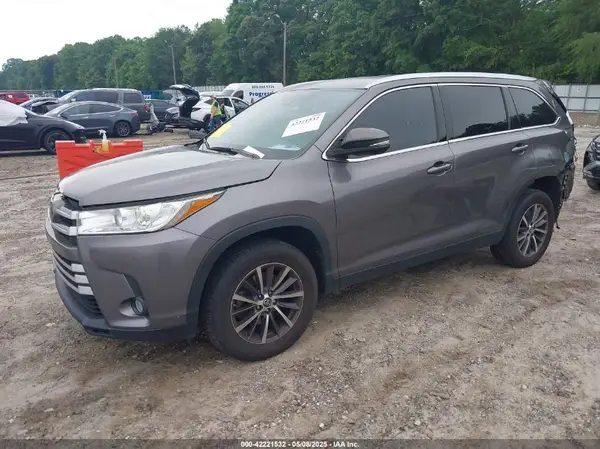 5TDKZRFH3KS567304 2019 TOYOTA HIGHLANDER - Image 2