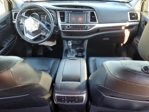 5TDKZRFH3KS568100 2019 TOYOTA HIGHLANDER - Image 8
