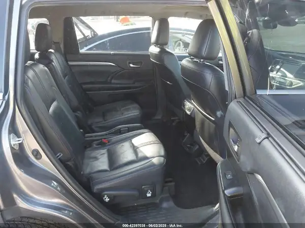 5TDKZRFH3KS568744 2019 TOYOTA HIGHLANDER - Image 8
