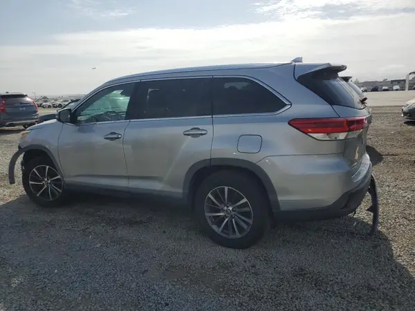 5TDKZRFH3KS569148 2019 TOYOTA HIGHLANDER - Image 2