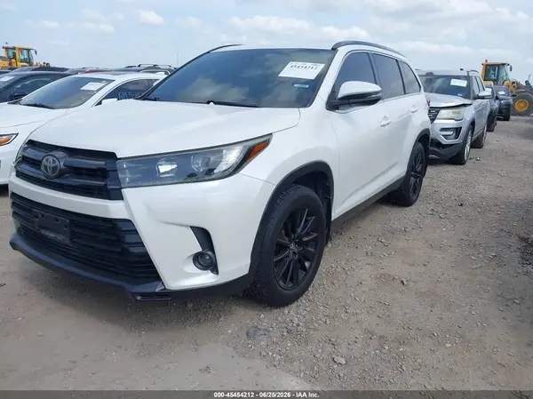 5TDKZRFH3KS569358 2019 TOYOTA HIGHLANDER - Image 2