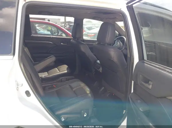 5TDKZRFH3KS569358 2019 TOYOTA HIGHLANDER - Image 8