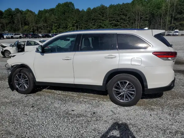 5TDKZRFH3KS569876 2019 TOYOTA HIGHLANDER - Image 2