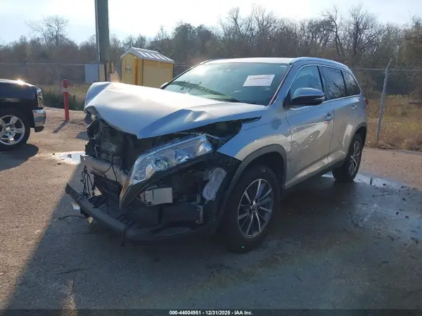 5TDKZRFH3KS571059 2019 TOYOTA HIGHLANDER - Image 2