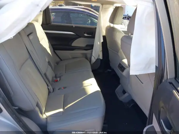 5TDKZRFH3KS572115 2019 TOYOTA HIGHLANDER - Image 8
