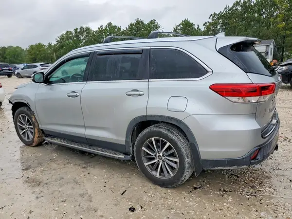 5TDKZRFH3KS572423 2019 TOYOTA HIGHLANDER - Image 2