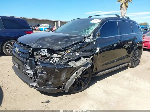 5TDKZRFH3KS573829 2019 TOYOTA HIGHLANDER - Image 2