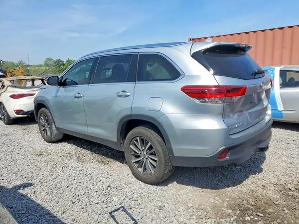 5TDKZRFH3KS574883 2019 TOYOTA HIGHLANDER - Image 2