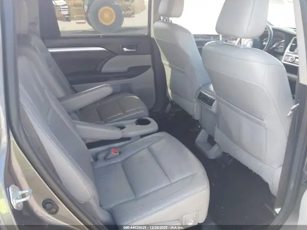 5TDKZRFH4HS187574 2017 TOYOTA HIGHLANDER - Image 8