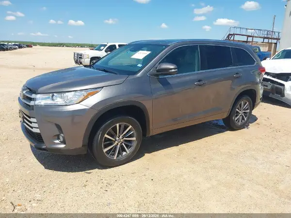 5TDKZRFH4HS193343 2017 TOYOTA HIGHLANDER - Image 2