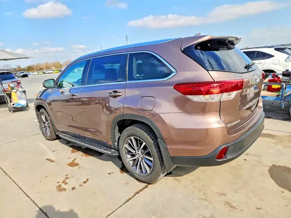 5TDKZRFH4HS193939 2017 TOYOTA HIGHLANDER - Image 2