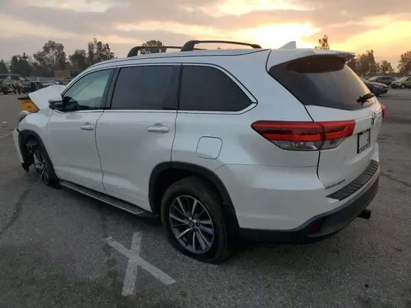 5TDKZRFH4HS204373 2017 TOYOTA HIGHLANDER - Image 2
