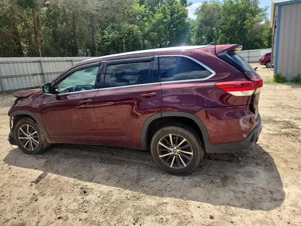5TDKZRFH4HS204809 2017 TOYOTA HIGHLANDER - Image 2