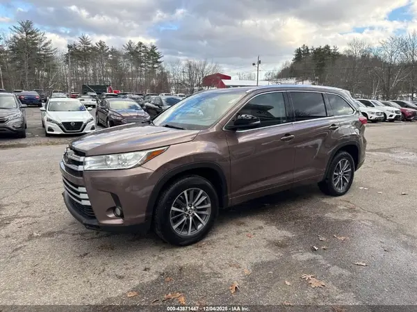 5TDKZRFH4HS207127 2017 TOYOTA HIGHLANDER - Image 2