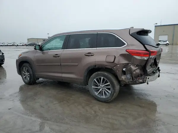5TDKZRFH4HS207354 2017 TOYOTA HIGHLANDER - Image 2