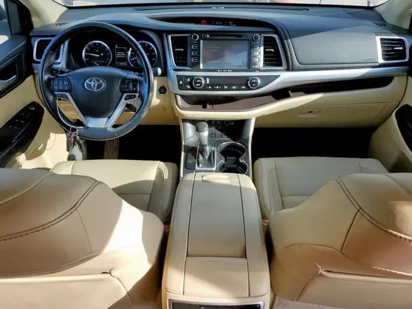 5TDKZRFH4HS208438 2017 TOYOTA HIGHLANDER - Image 8