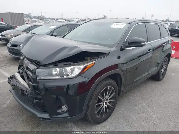 5TDKZRFH4HS211677 2017 TOYOTA HIGHLANDER - Image 2