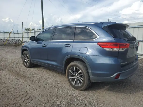 5TDKZRFH4HS215440 2017 TOYOTA HIGHLANDER - Image 2
