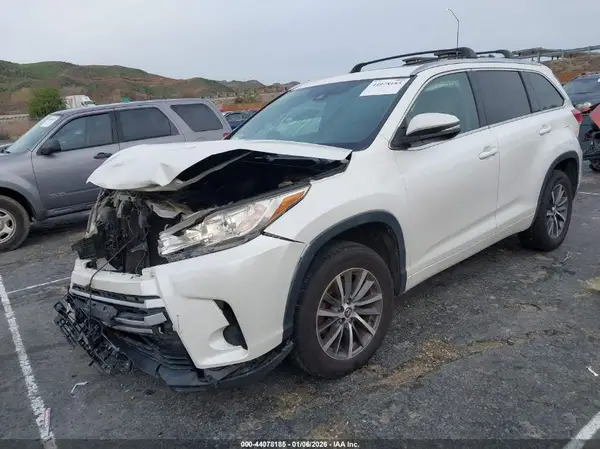 5TDKZRFH4HS215728 2017 TOYOTA HIGHLANDER - Image 2