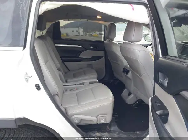 5TDKZRFH4HS215728 2017 TOYOTA HIGHLANDER - Image 8