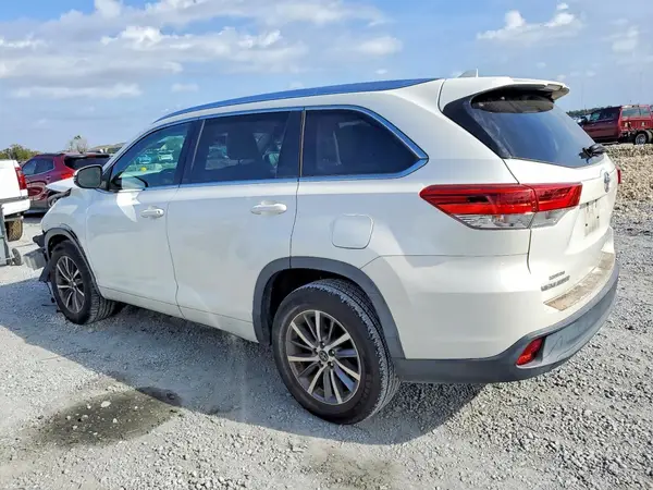 5TDKZRFH4HS215972 2017 TOYOTA HIGHLANDER - Image 2