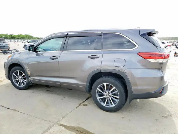 5TDKZRFH4HS507914 2017 TOYOTA HIGHLANDER - Image 2