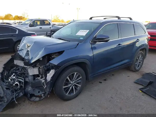 5TDKZRFH4HS509436 2017 TOYOTA HIGHLANDER - Image 2