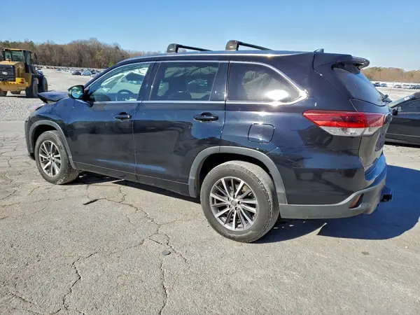 5TDKZRFH4HS509663 2017 TOYOTA HIGHLANDER - Image 2