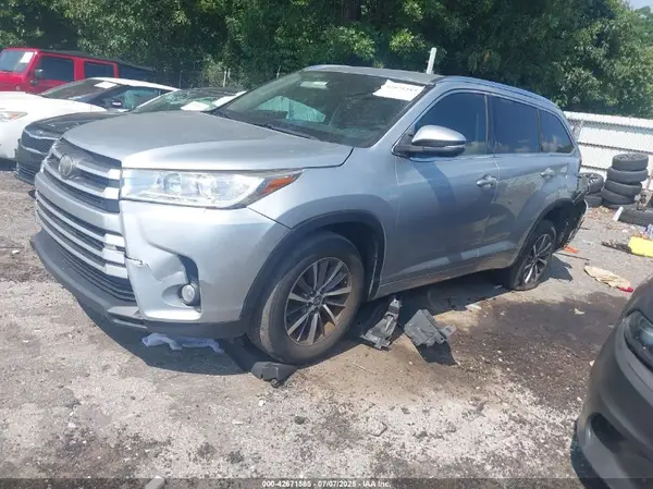 5TDKZRFH4HS510005 2017 TOYOTA HIGHLANDER - Image 2