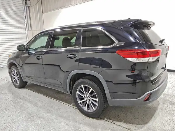 5TDKZRFH4HS510392 2017 TOYOTA HIGHLANDER - Image 2