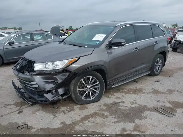 5TDKZRFH4HS510716 2017 TOYOTA HIGHLANDER - Image 2