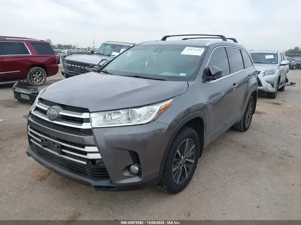5TDKZRFH4HS511509 2017 TOYOTA HIGHLANDER - Image 2