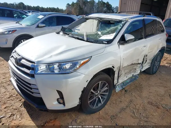 5TDKZRFH4HS512546 2017 TOYOTA HIGHLANDER - Image 2