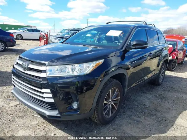 5TDKZRFH4HS512630 2017 TOYOTA HIGHLANDER - Image 2