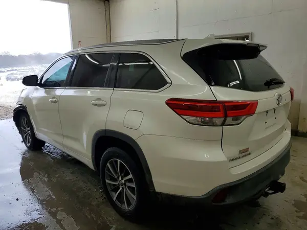 5TDKZRFH4HS513017 2017 TOYOTA HIGHLANDER - Image 2