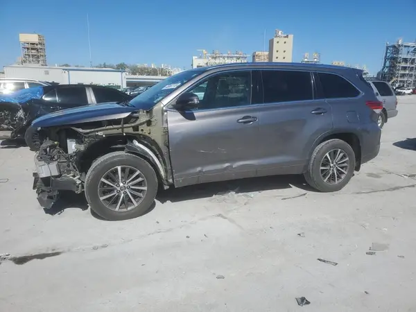 5TDKZRFH4HS513597 2017 TOYOTA HIGHLANDER - Image 1