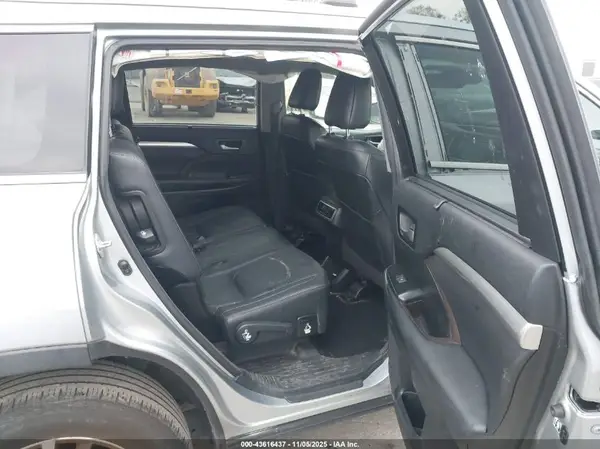 5TDKZRFH4HS514975 2017 TOYOTA HIGHLANDER - Image 8