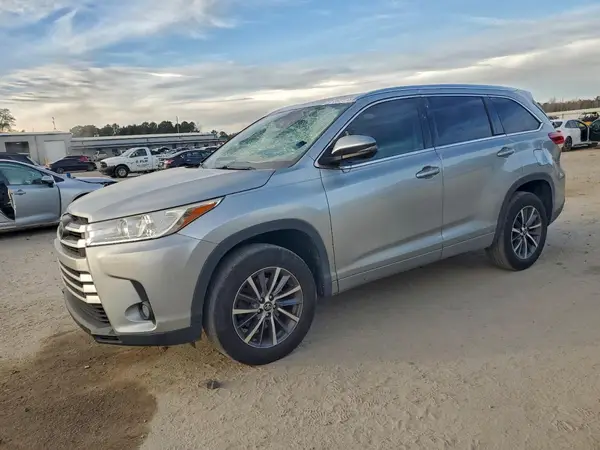 5TDKZRFH4HS516628 2017 TOYOTA HIGHLANDER - Image 1