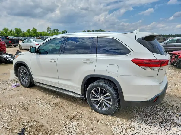 5TDKZRFH4HS517133 2017 TOYOTA HIGHLANDER - Image 2