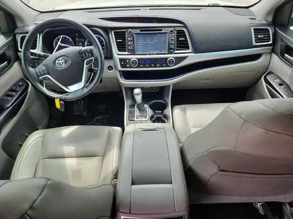 5TDKZRFH4HS517133 2017 TOYOTA HIGHLANDER - Image 8