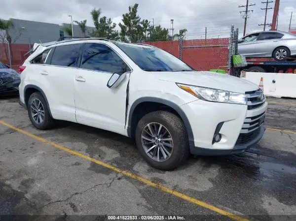5TDKZRFH4HS517732 2017 TOYOTA HIGHLANDER - Image 1